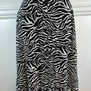 BERSHKA UK 8, L-31 INCHES