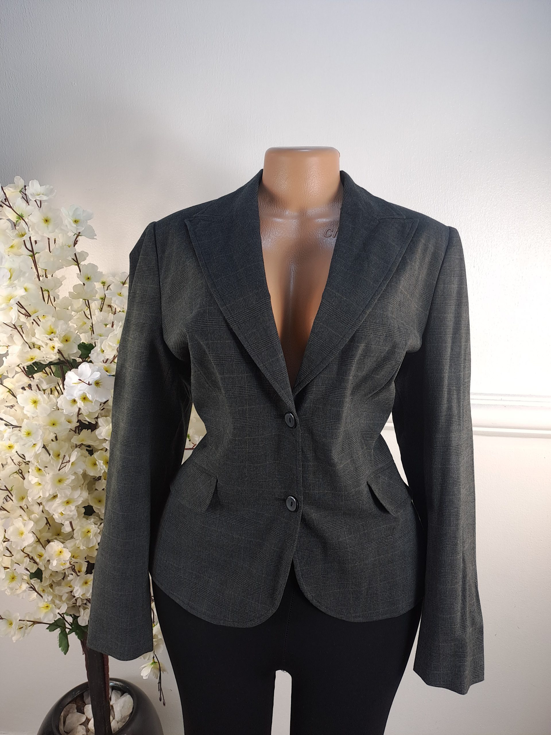 YESSICA UK SIZE 14 {LENGHT 25 INCHES}