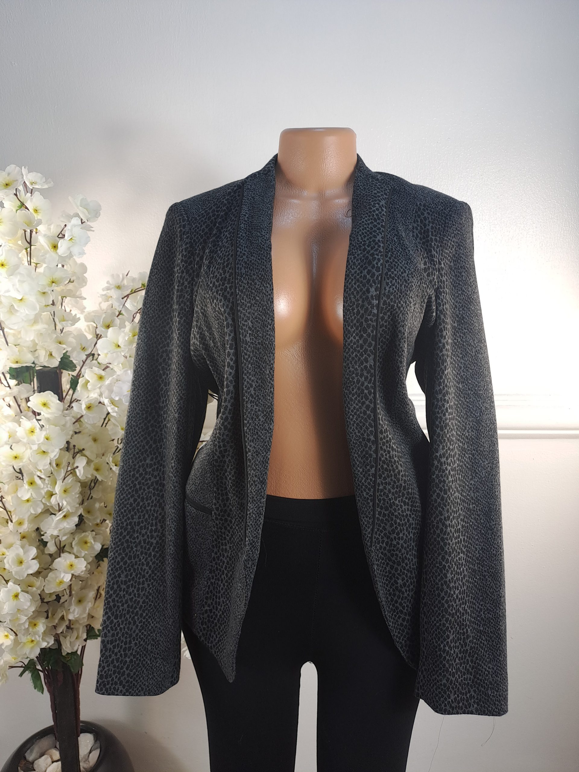 WALLIS UK SIZE 14 [LENGHT 27 INCHES]
