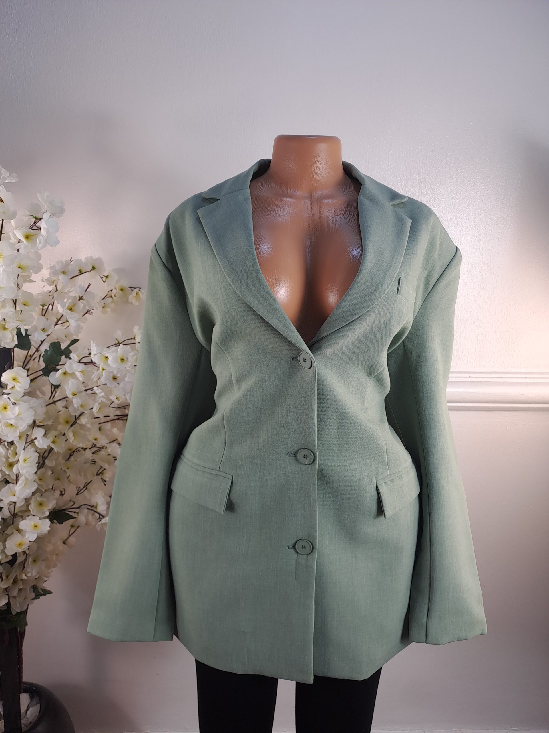 PRETTYLITTLETHING UK SIZE 16 [LENGHT 33 INCHES]