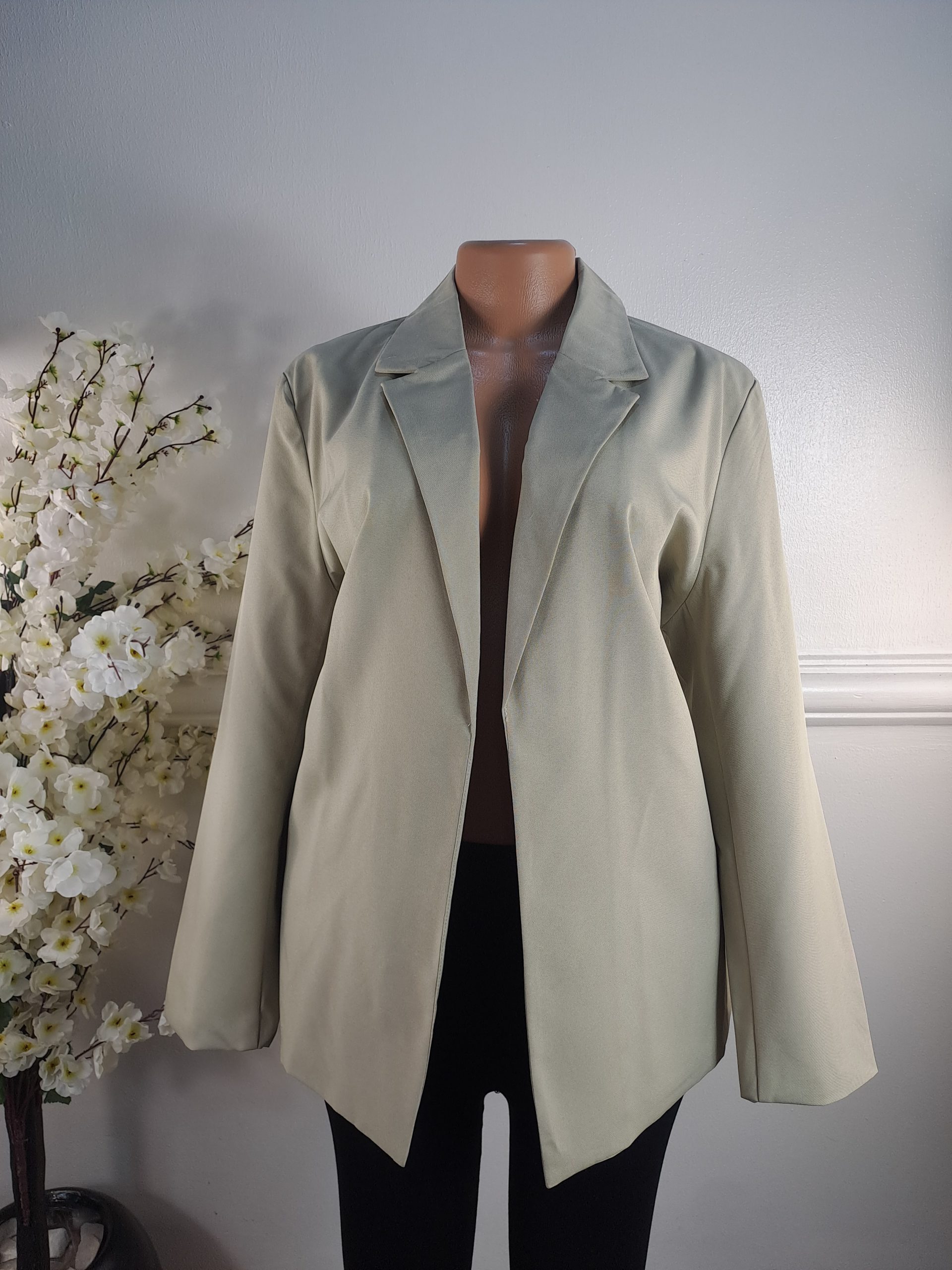 PRETTYLITTLETHING UK SIZE 16 [LENGHT 29 INCHES]