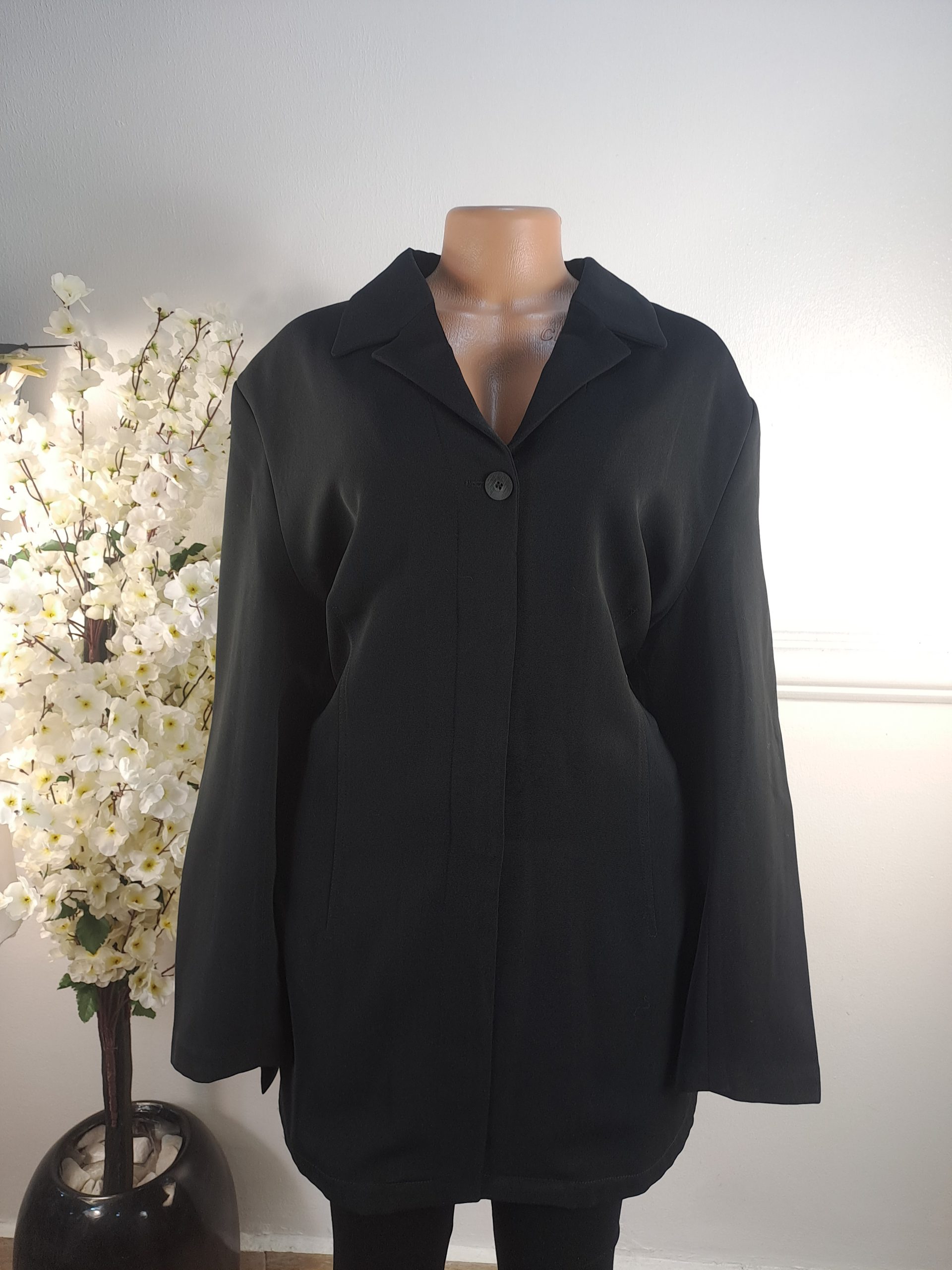 WARDROBES UK SIZE 20 [LENGHT 35 INCHES]