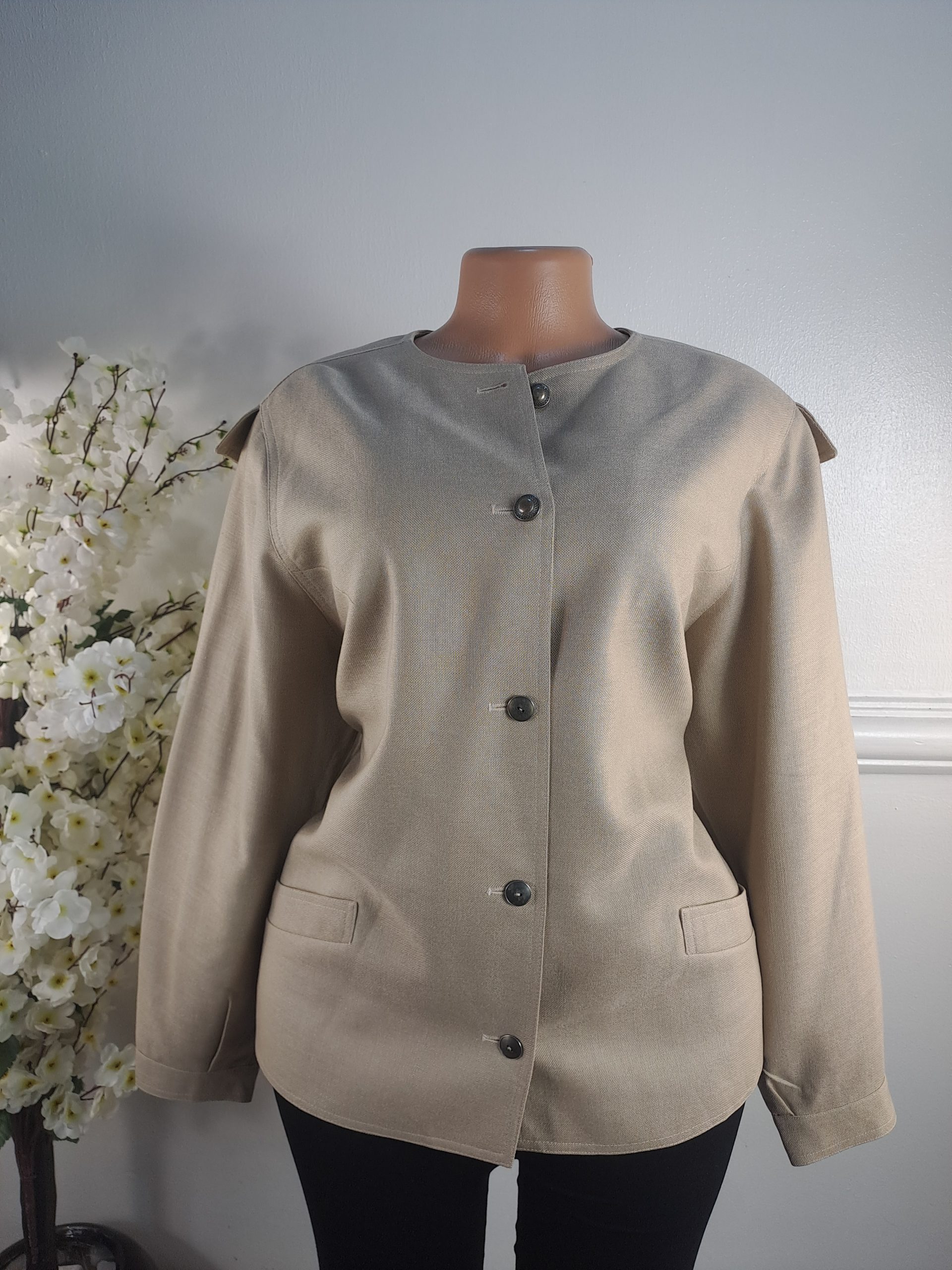 WINDSMOOR UK SIZE 18 [LENGHT 28 INCHES]