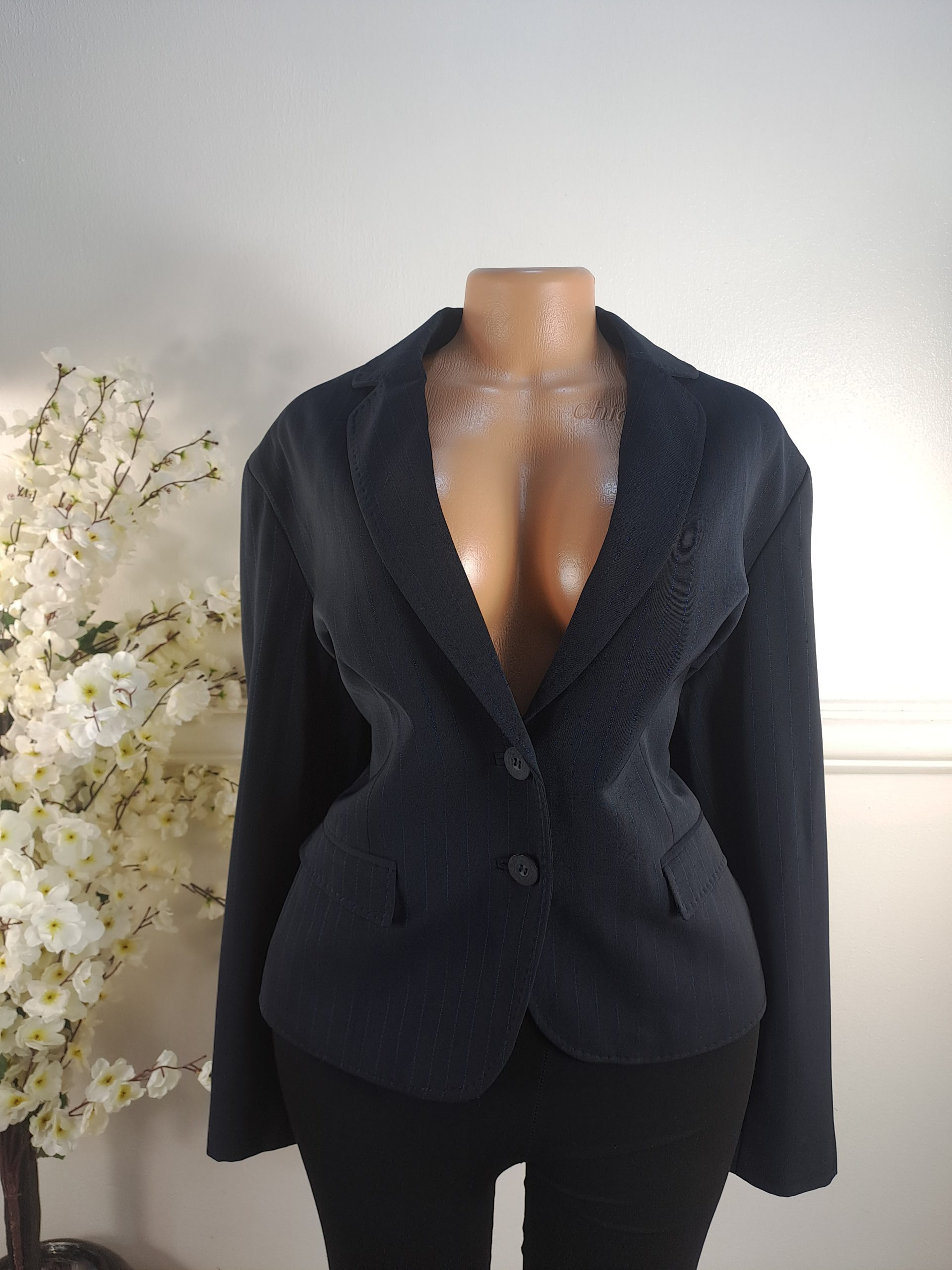 WARDROBES UK SIZE 22 [LENGHT 23 INCHES]