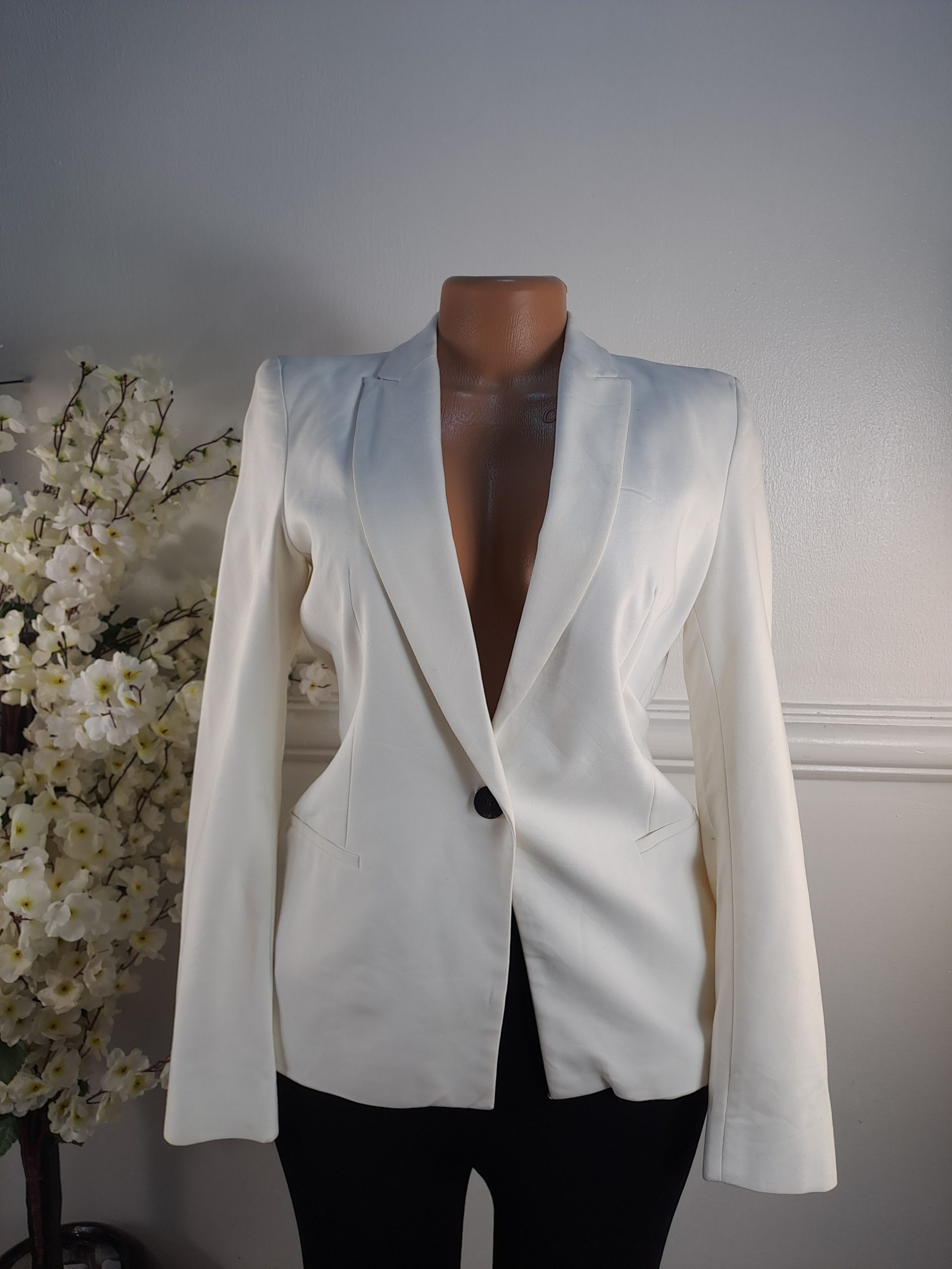 ZARA BASICS UK SIZE 6 [LENGHT 25 INCHES]