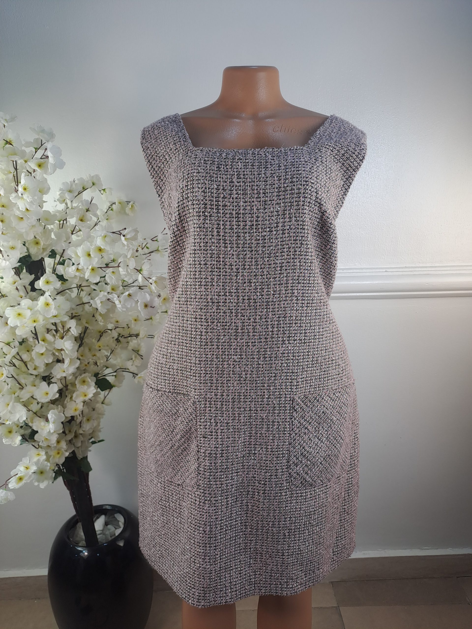 NUTMEG UK SIZE 22 [LENGHT 39 INCHES]